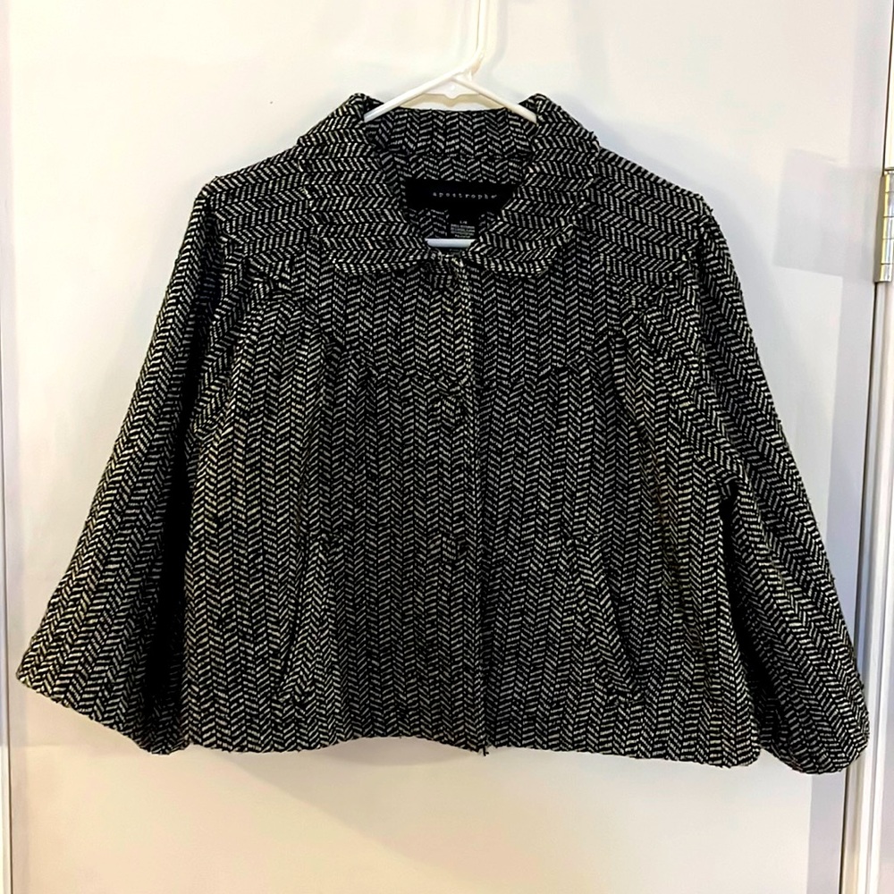 Apostrophe cropped pea swing coat.